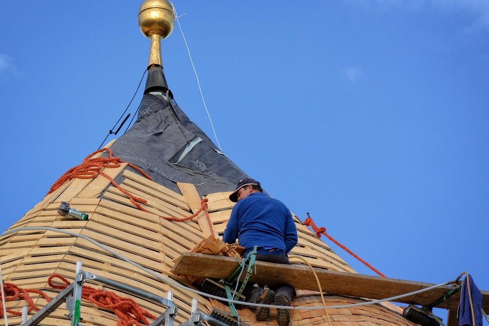 a professional roofer